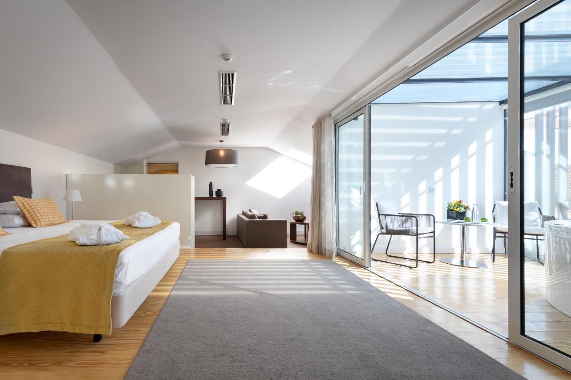Deluxe Suite Spa Bath